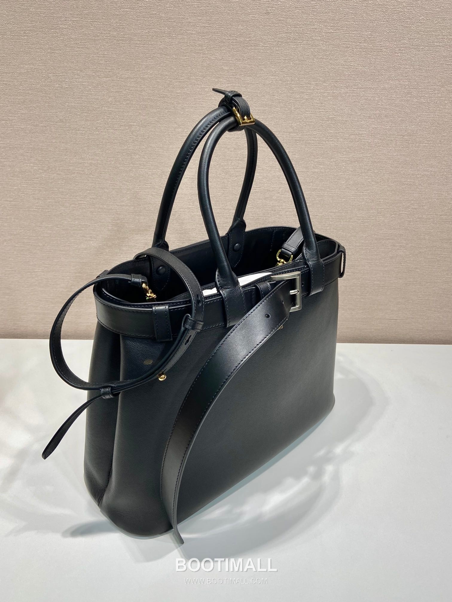 Prada Calfskin Leather Tote Bag with Drawstring Detail and Adjustable Strap 프라다 카프스킨 가죽 드로스트링 스트랩 토트백 1BA416 37.5cm 4