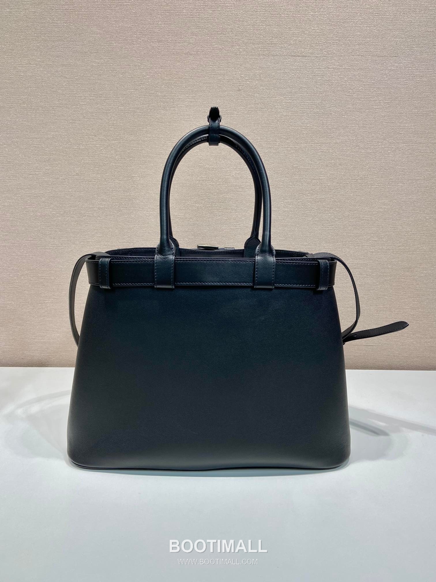 Prada Calfskin Leather Tote Bag with Drawstring Detail and Adjustable Strap 프라다 카프스킨 가죽 드로스트링 스트랩 토트백 1BA416 37.5cm 5