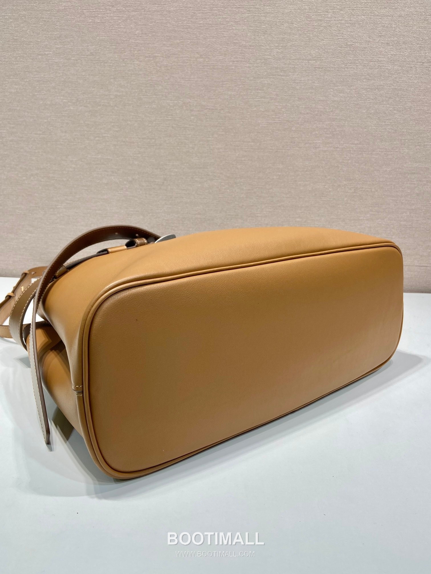 Prada Calfskin Leather Tote Bag with Drawstring Detail and Adjustable Strap 프라다 카프스킨 가죽 드로스트링 스트랩 토트백 1BA416 37.5cm 7