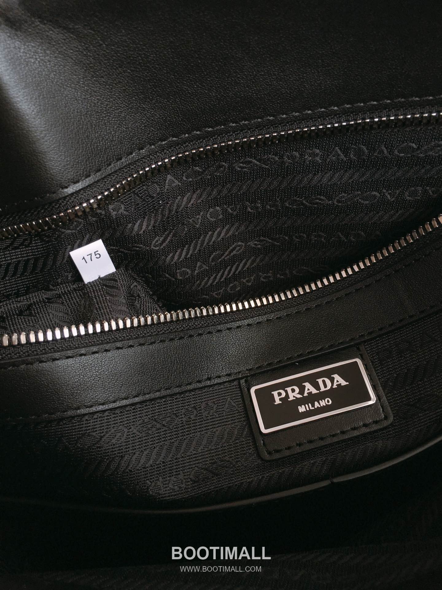 Prada Saffiano Leather Tote Bag with Front Zip Pocket and Triple Compartment 프라다 사피아노 가죽 프론트 지퍼 트리플 컴파트먼트 토트백 2VG046 33cm 8