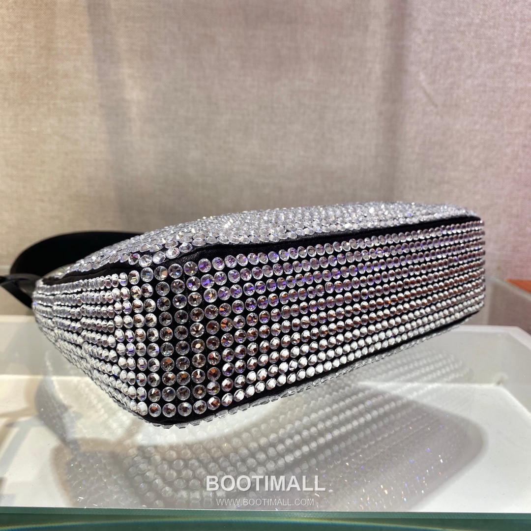 Prada Crystal Mesh Hobo Bag with Zip Closure and Strap Detail 프라다 크리스탈 메쉬 지퍼 스트랩 호보백 1NE515 23cm 5