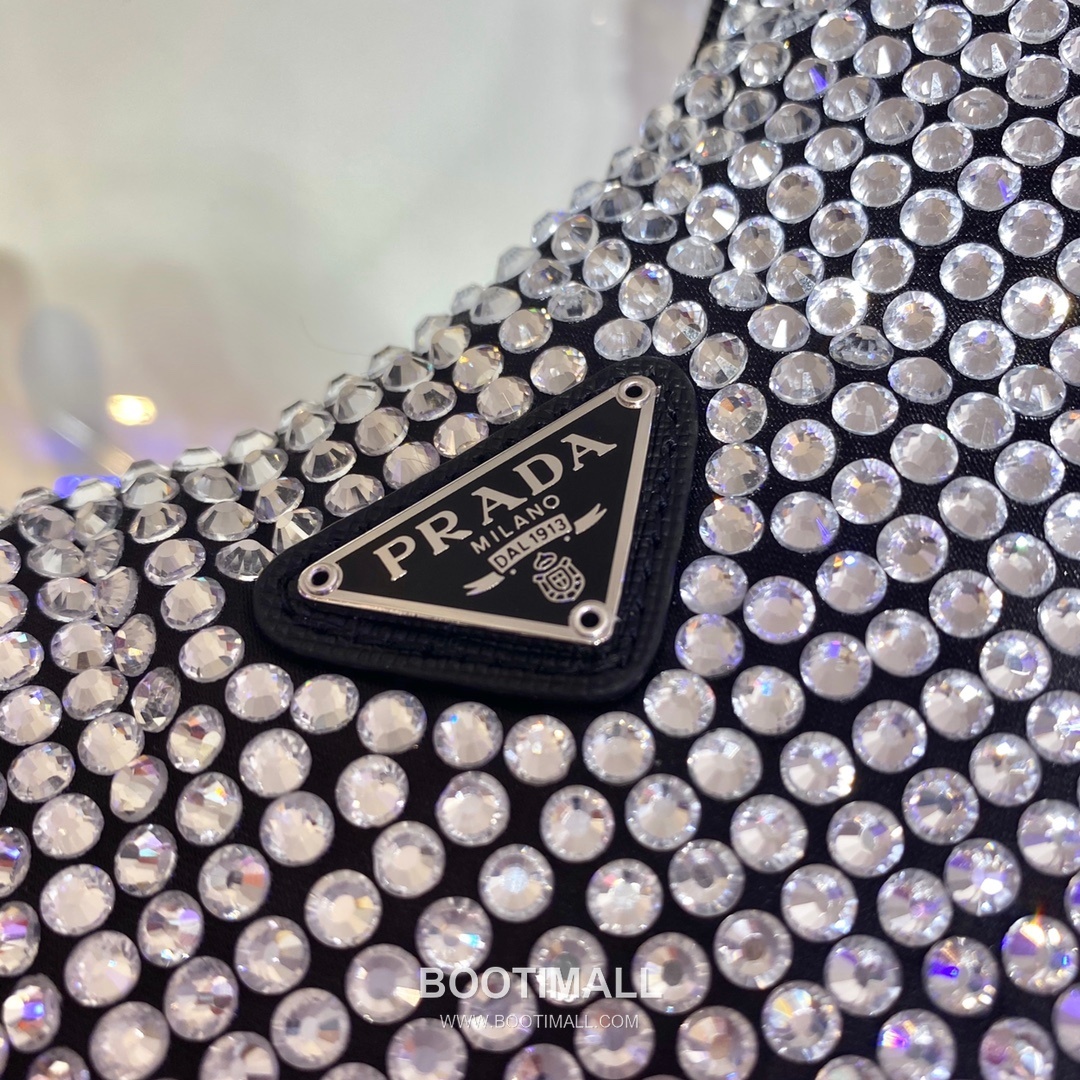 Prada Crystal Mesh Hobo Bag with Zip Closure and Strap Detail 프라다 크리스탈 메쉬 지퍼 스트랩 호보백 1NE515 23cm 6