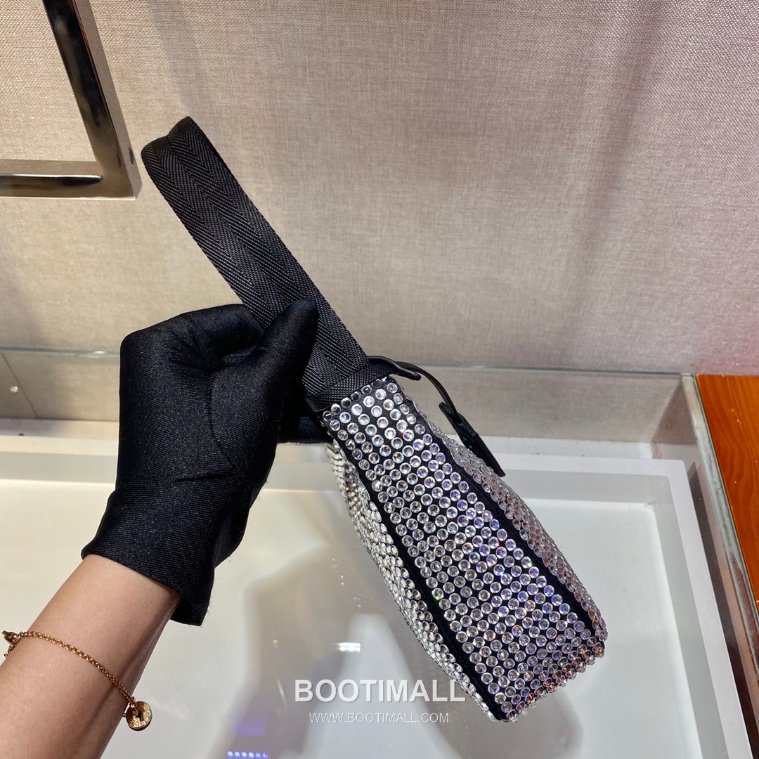 Prada Crystal Mesh Hobo Bag with Zip Closure and Strap Detail 프라다 크리스탈 메쉬 지퍼 스트랩 호보백 1NE515 23cm 7