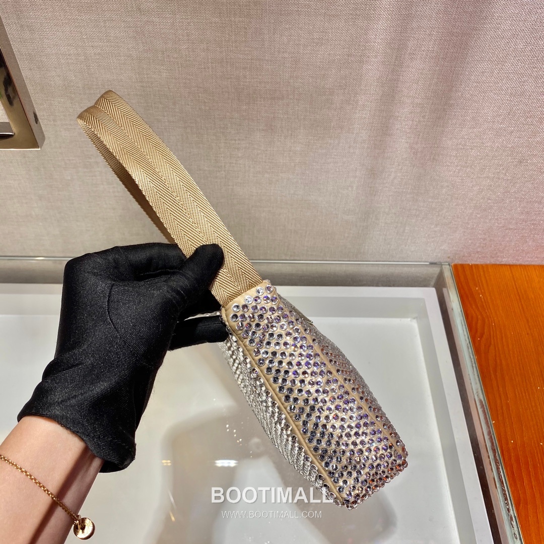 Prada Crystal Mesh Hobo Bag with Zip Closure and Strap Detail 프라다 크리스탈 메쉬 지퍼 스트랩 호보백 1NE515 23cm 5