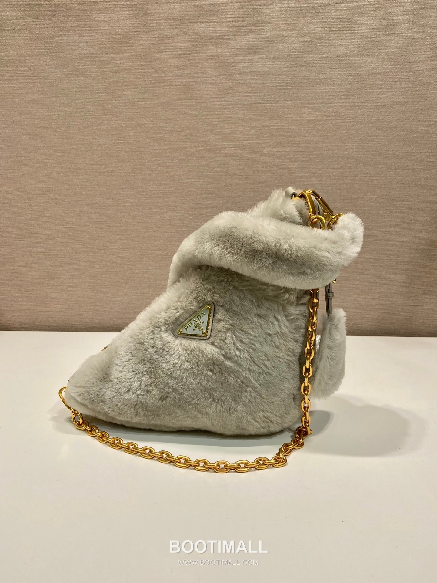 Prada Goat Fur Triangle Hobo Bag with Chain Strap and Fur Handle 프라다 고트 퍼 트라이앵글 체인 스트랩 퍼 호보백 1NQ044 28cm 2
