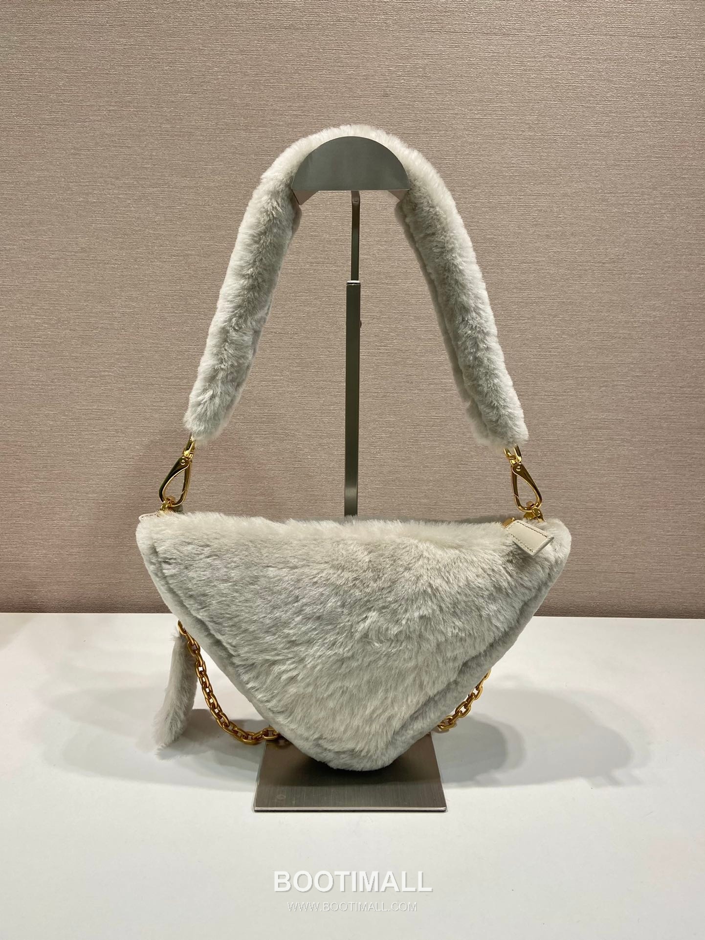 Prada Goat Fur Triangle Hobo Bag with Chain Strap and Fur Handle 프라다 고트 퍼 트라이앵글 체인 스트랩 퍼 호보백 1NQ044 28cm 4