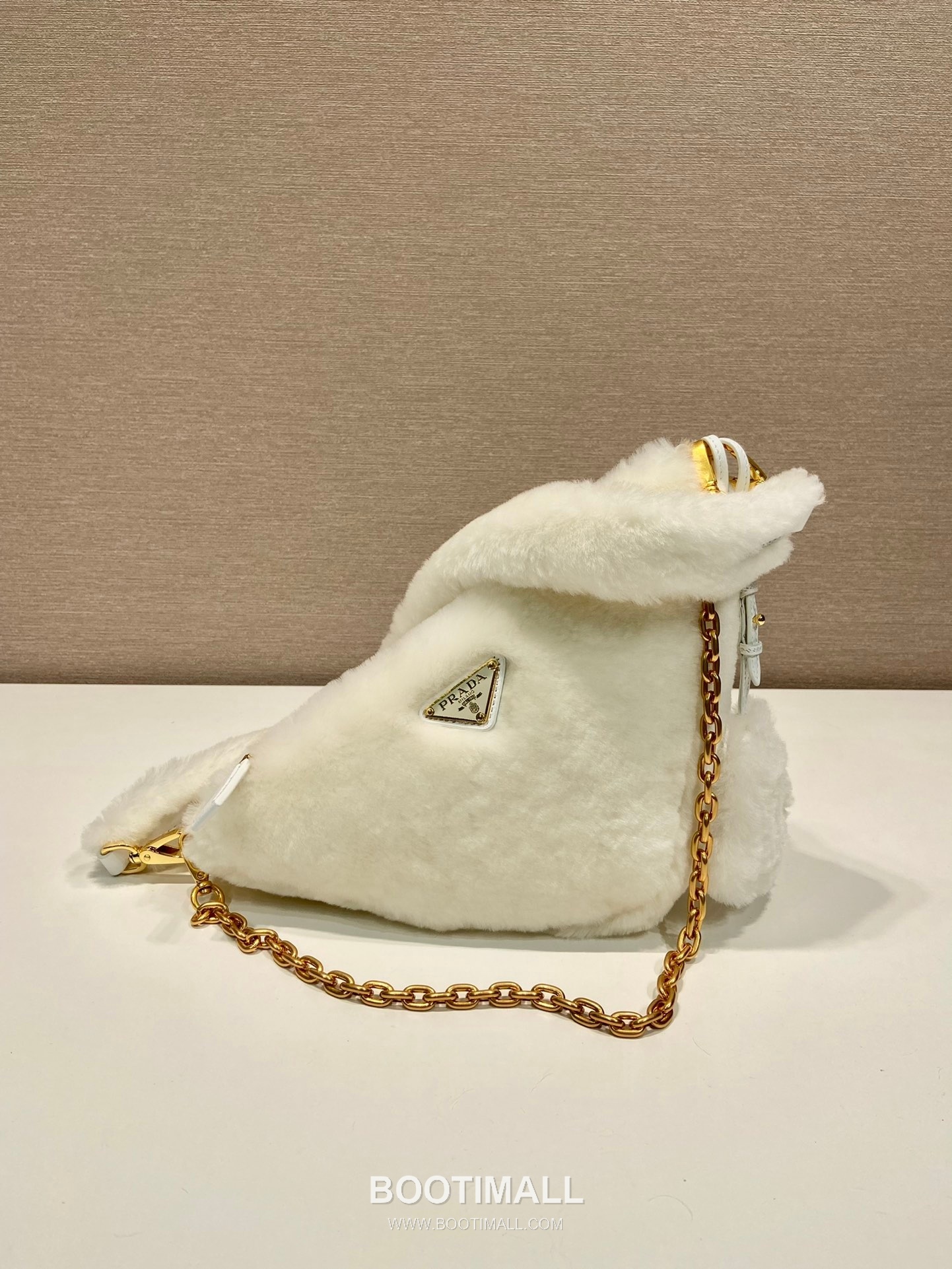 Prada Goat Fur Triangle Hobo Bag with Chain Strap and Fur Handle 프라다 고트 퍼 트라이앵글 체인 스트랩 퍼 호보백 1NQ044 28cm 2