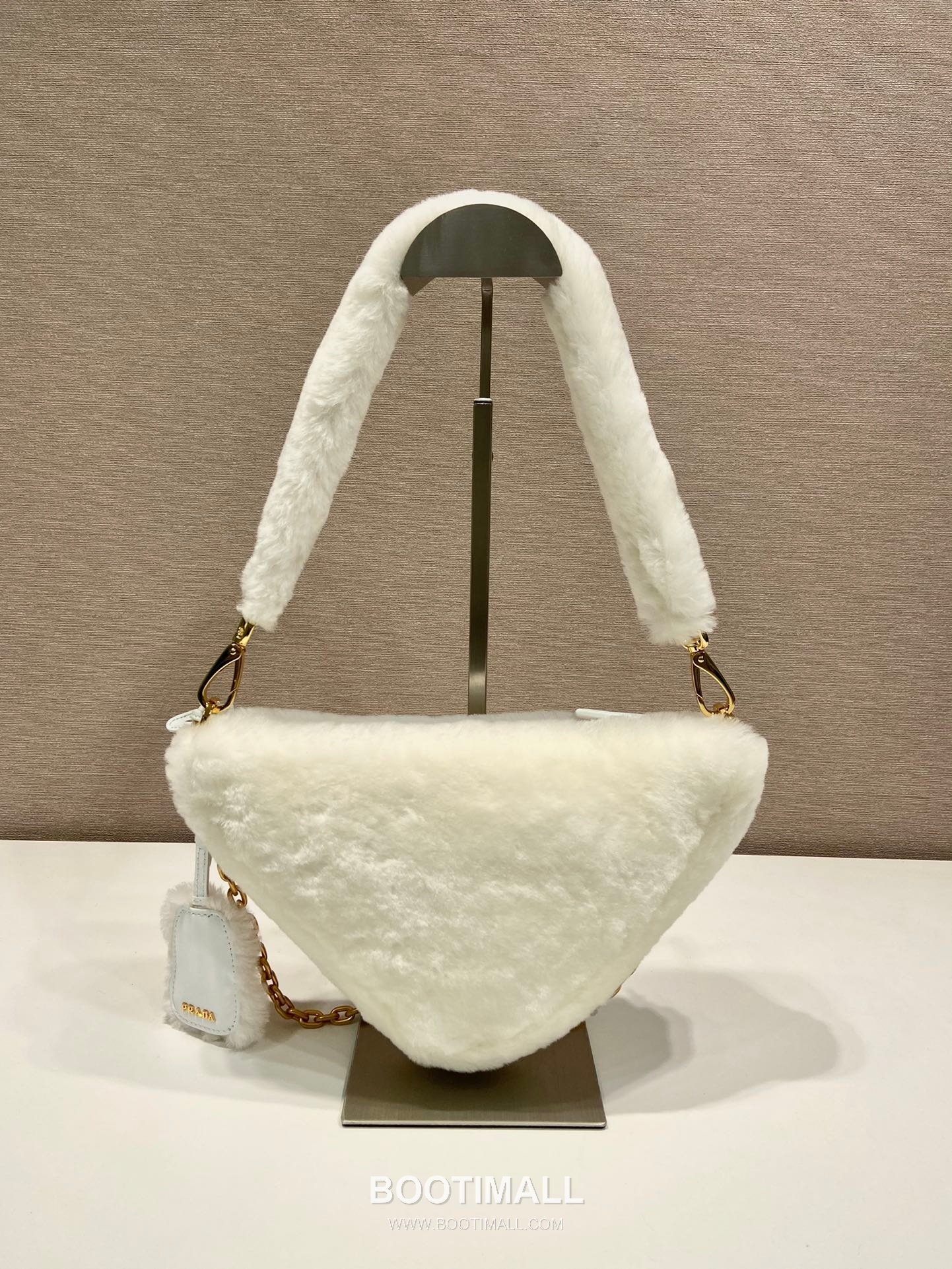Prada Goat Fur Triangle Hobo Bag with Chain Strap and Fur Handle 프라다 고트 퍼 트라이앵글 체인 스트랩 퍼 호보백 1NQ044 28cm 4