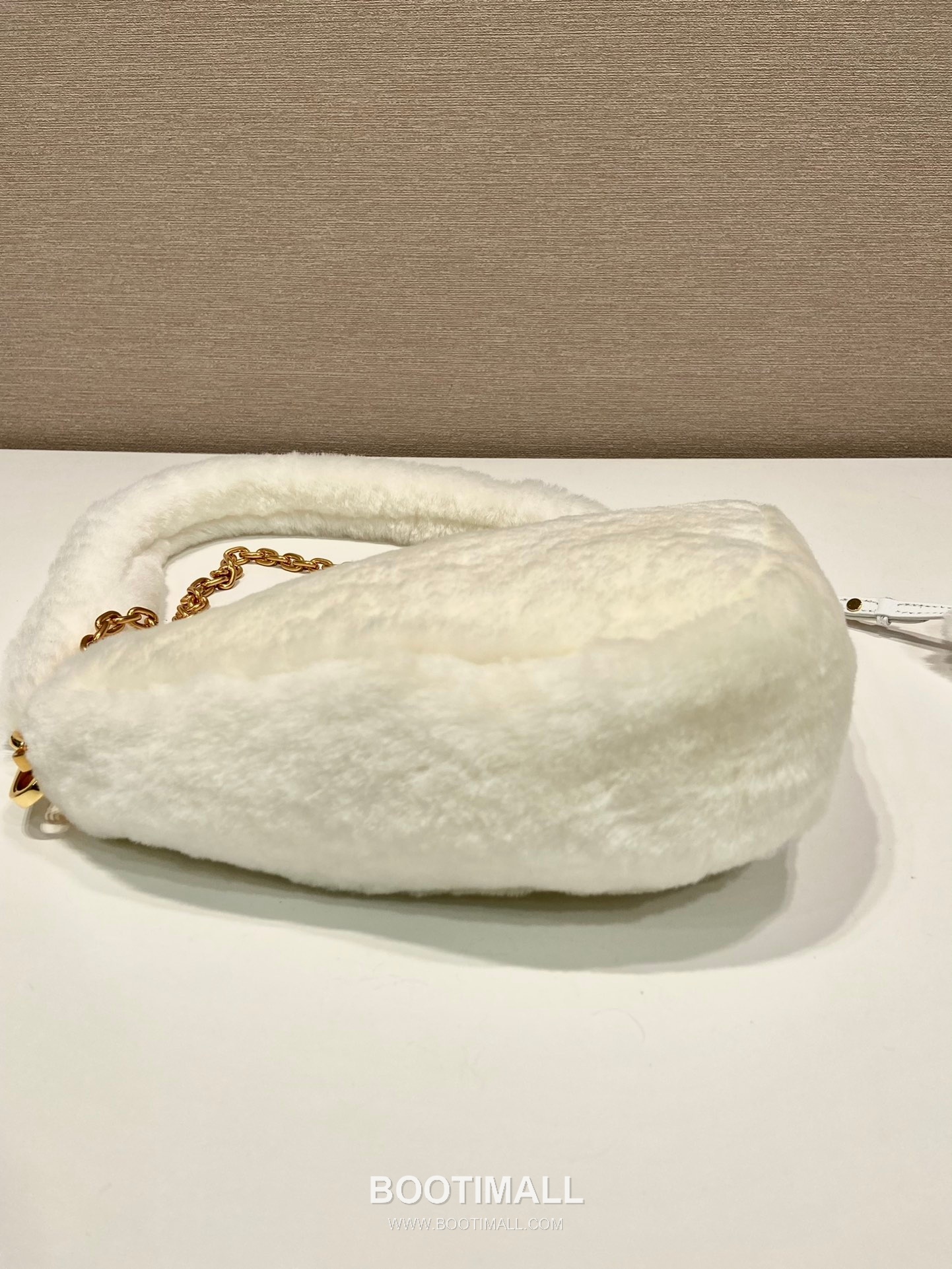 Prada Goat Fur Triangle Hobo Bag with Chain Strap and Fur Handle 프라다 고트 퍼 트라이앵글 체인 스트랩 퍼 호보백 1NQ044 28cm 5