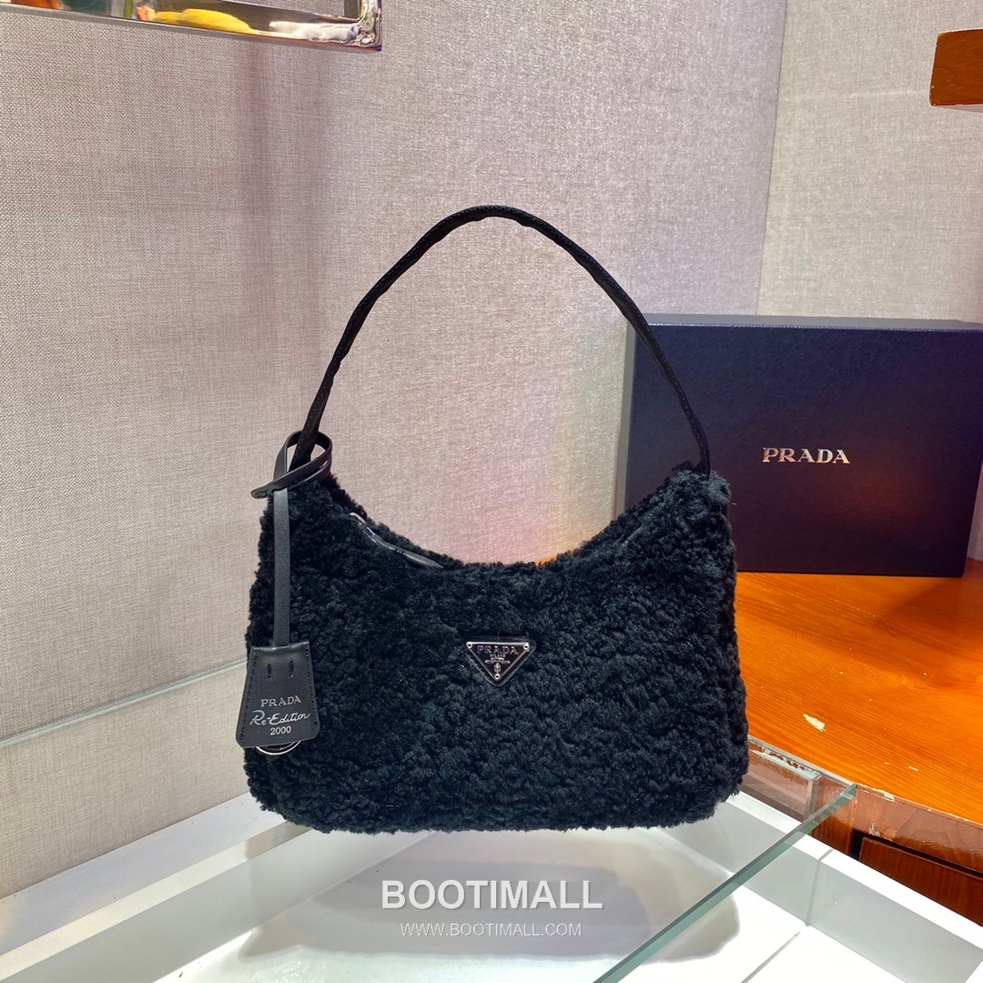 Prada Goat Fur Hobo Bag with Soft Texture and Zip Detail 프라다 고트 퍼 소프트 텍스처 지퍼 호보백 NE515 23cm 2