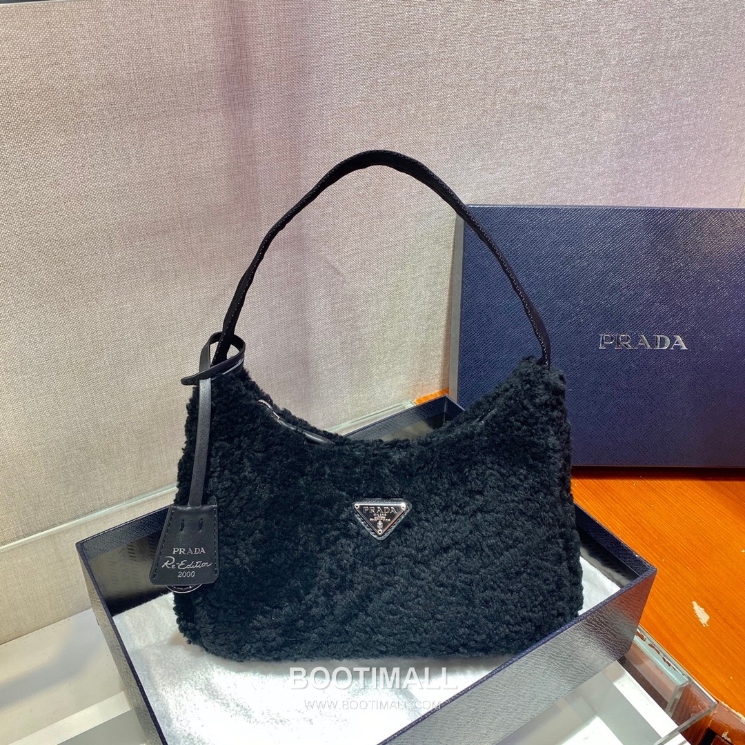 Prada Goat Fur Hobo Bag with Soft Texture and Zip Detail 프라다 고트 퍼 소프트 텍스처 지퍼 호보백 NE515 23cm 3