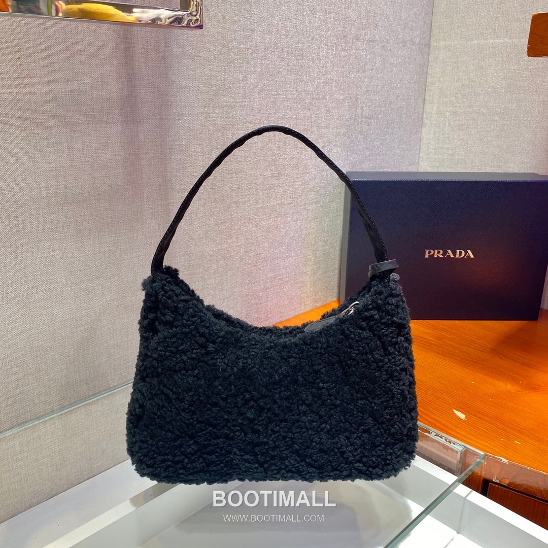 Prada Goat Fur Hobo Bag with Soft Texture and Zip Detail 프라다 고트 퍼 소프트 텍스처 지퍼 호보백 NE515 23cm 5
