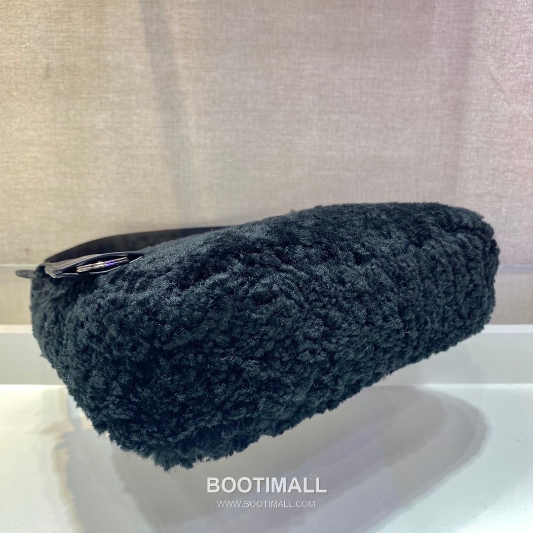 Prada Goat Fur Hobo Bag with Soft Texture and Zip Detail 프라다 고트 퍼 소프트 텍스처 지퍼 호보백 NE515 23cm 7