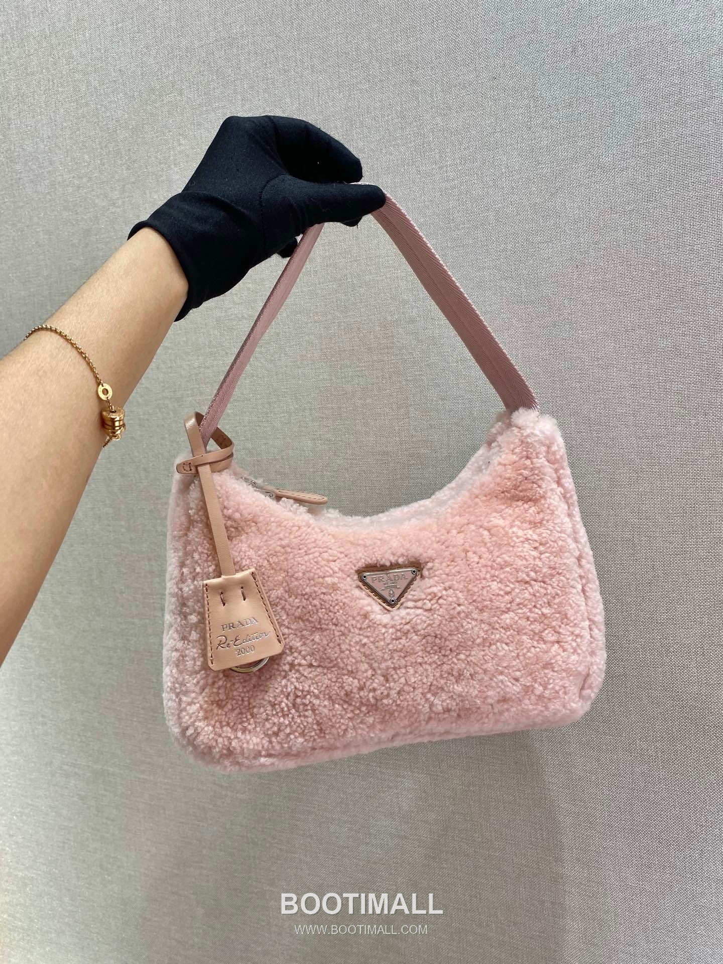 Prada Goat Fur Hobo Bag with Soft Texture and Zip Detail 프라다 고트 퍼 소프트 텍스처 지퍼 호보백 NE515 23cm 1