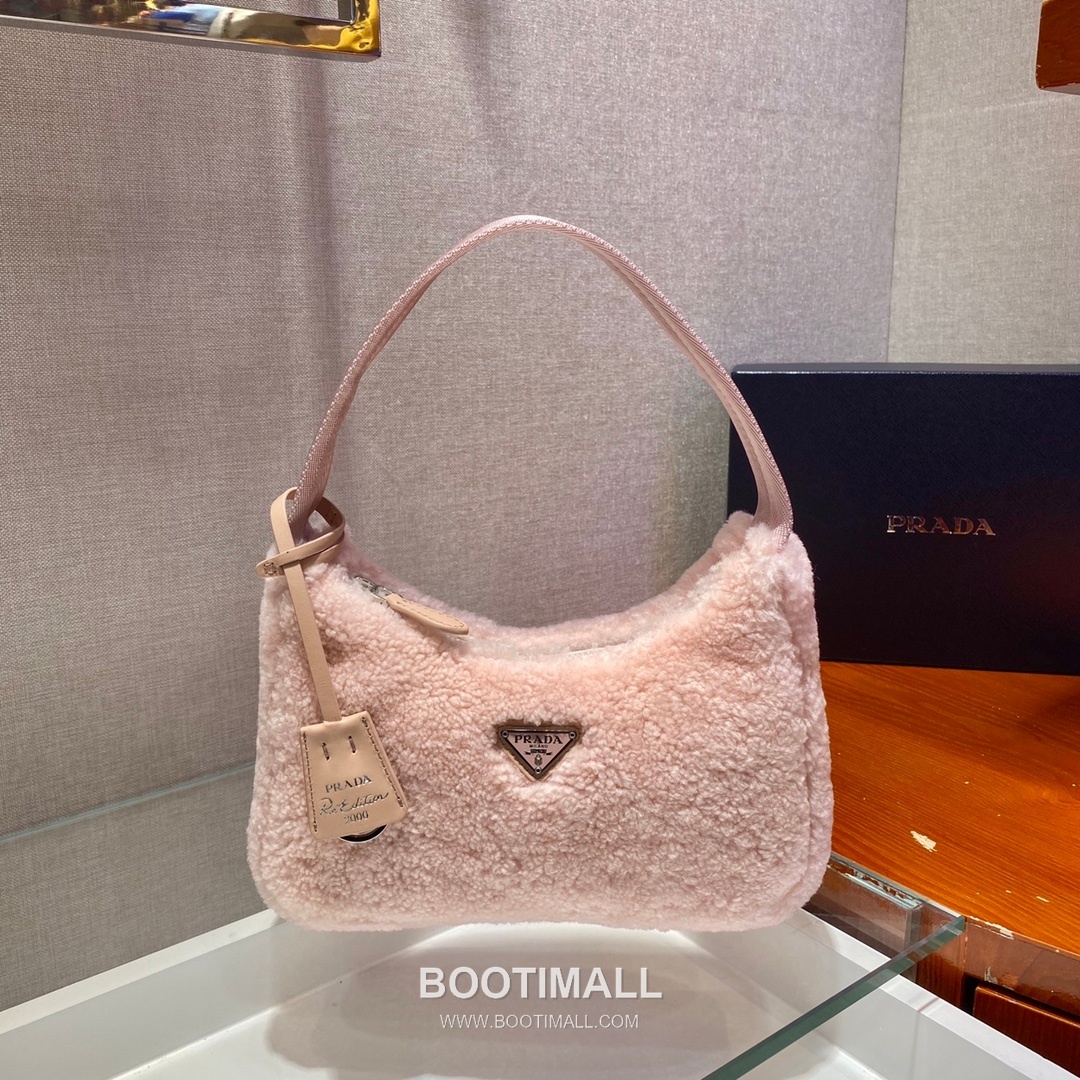 Prada Goat Fur Hobo Bag with Soft Texture and Zip Detail 프라다 고트 퍼 소프트 텍스처 지퍼 호보백 NE515 23cm 2
