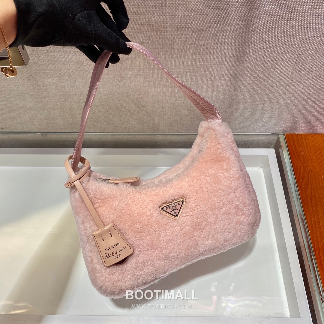 Prada Goat Fur Hobo Bag with Soft Texture and Zip Detail 프라다 고트 퍼 소프트 텍스처 지퍼 호보백 NE515 23cm 4
