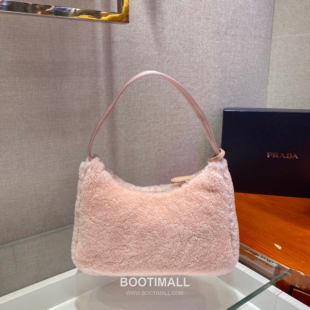 Prada Goat Fur Hobo Bag with Soft Texture and Zip Detail 프라다 고트 퍼 소프트 텍스처 지퍼 호보백 NE515 23cm 5
