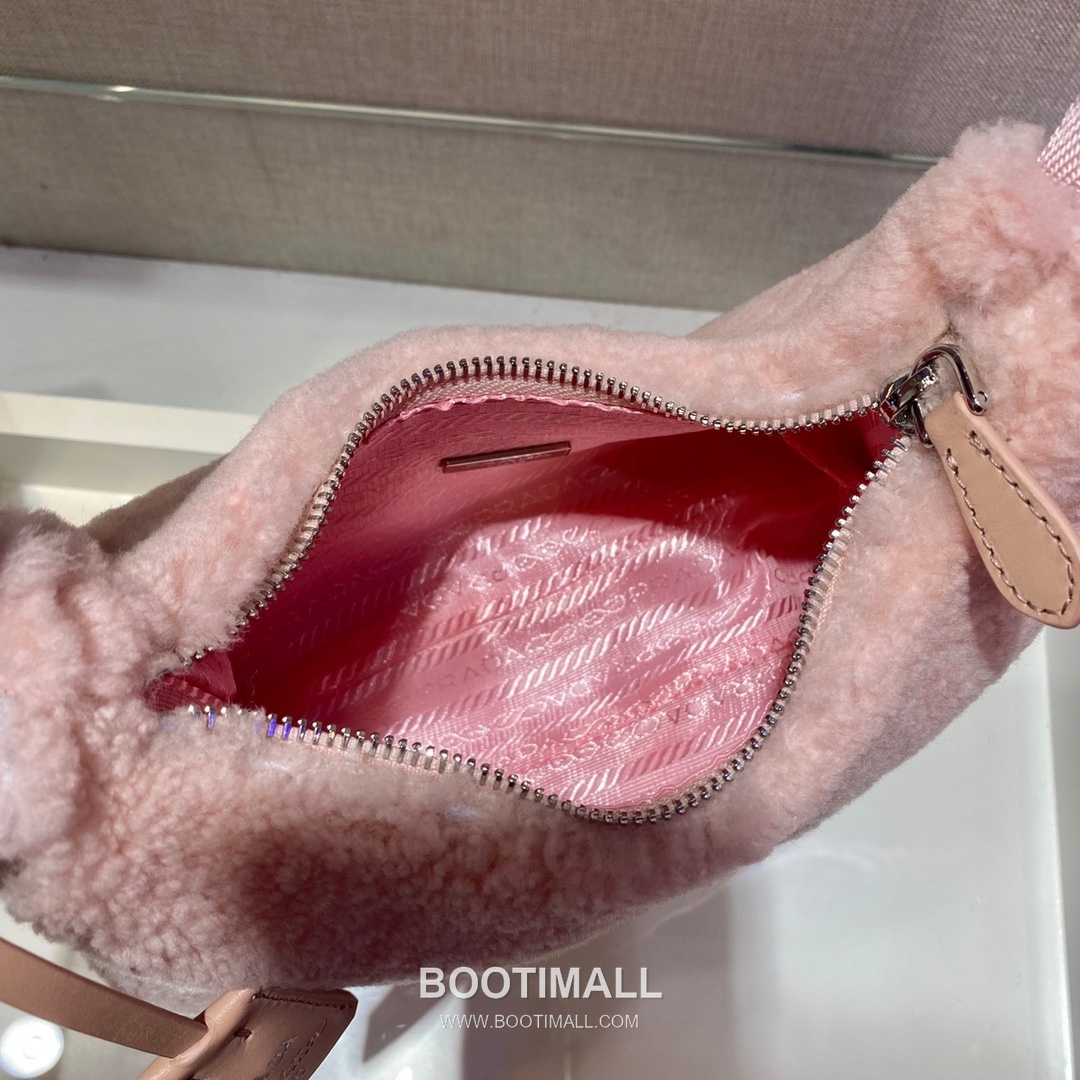 Prada Goat Fur Hobo Bag with Soft Texture and Zip Detail 프라다 고트 퍼 소프트 텍스처 지퍼 호보백 NE515 23cm 8