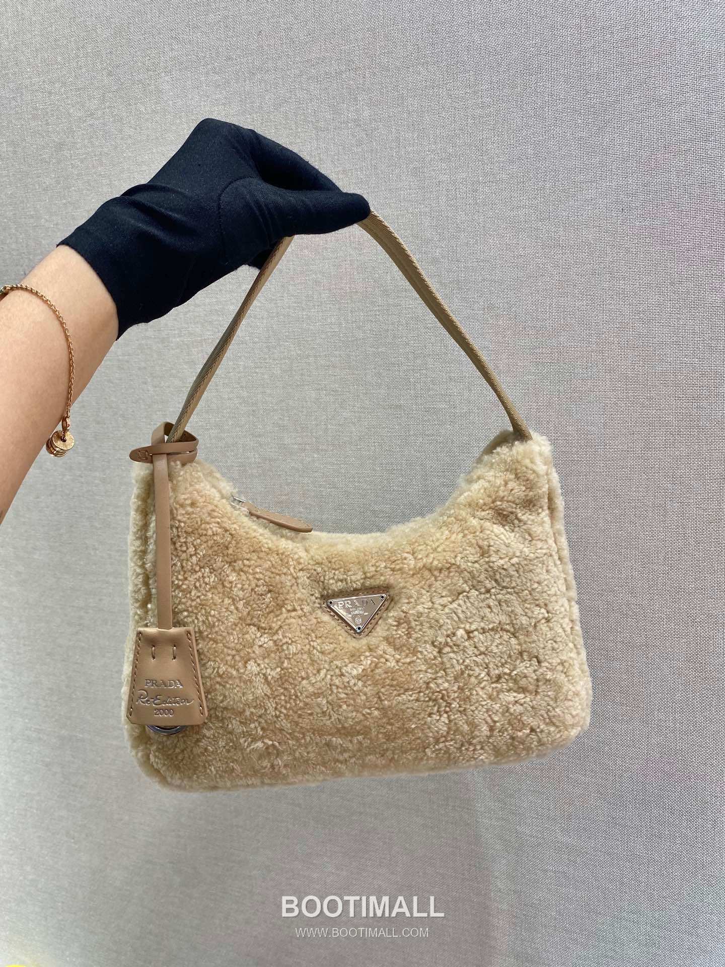 Prada Goat Fur Hobo Bag with Soft Texture and Zip Detail 프라다 고트 퍼 소프트 텍스처 지퍼 호보백 NE515 23cm 1