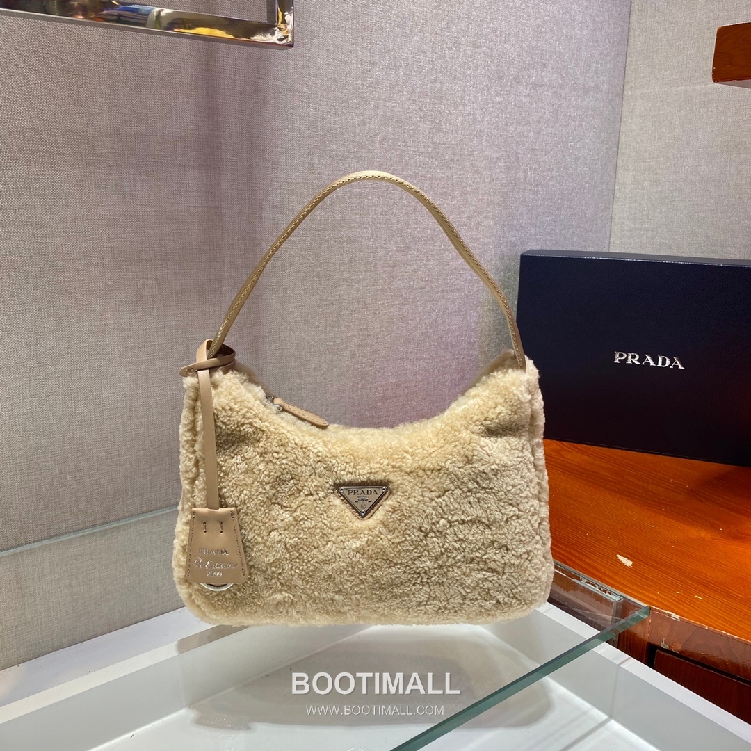 Prada Goat Fur Hobo Bag with Soft Texture and Zip Detail 프라다 고트 퍼 소프트 텍스처 지퍼 호보백 NE515 23cm 2