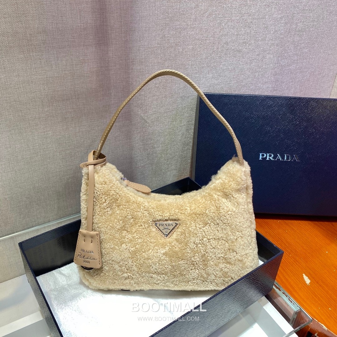 Prada Goat Fur Hobo Bag with Soft Texture and Zip Detail 프라다 고트 퍼 소프트 텍스처 지퍼 호보백 NE515 23cm 3