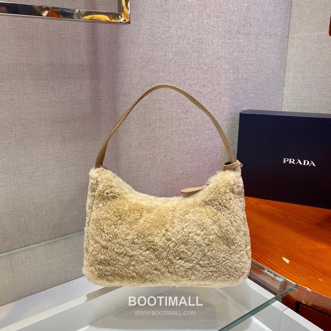 Prada Goat Fur Hobo Bag with Soft Texture and Zip Detail 프라다 고트 퍼 소프트 텍스처 지퍼 호보백 NE515 23cm 5