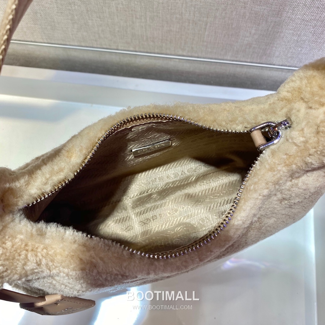 Prada Goat Fur Hobo Bag with Soft Texture and Zip Detail 프라다 고트 퍼 소프트 텍스처 지퍼 호보백 NE515 23cm 8