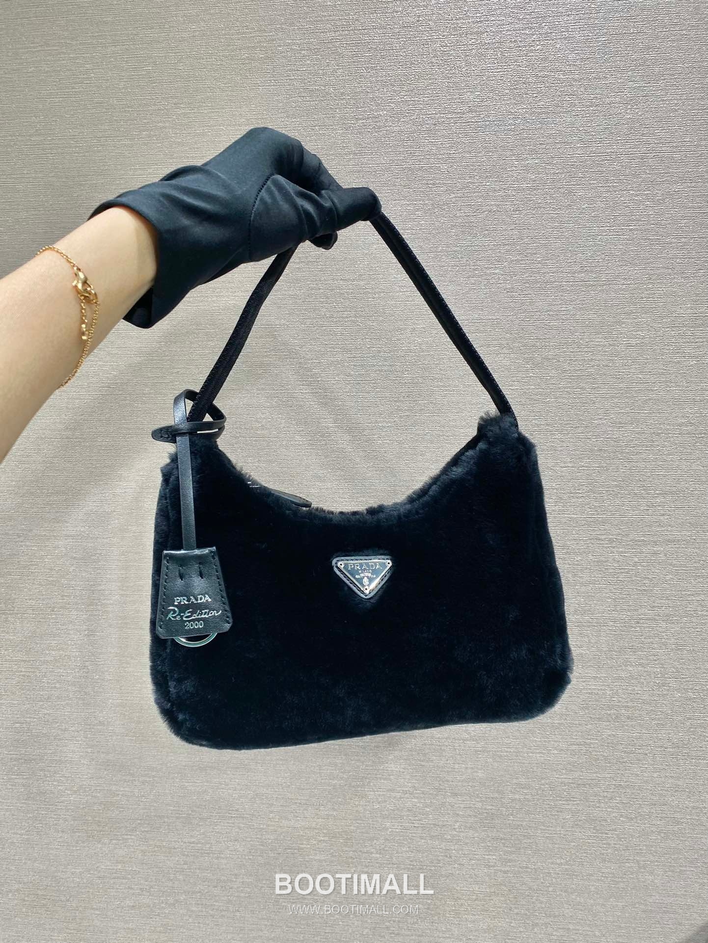 Prada Goat Fur Hobo Bag with Soft Texture and Zip Detail 프라다 고트 퍼 소프트 텍스처 지퍼 호보백 NE515 23cm 1