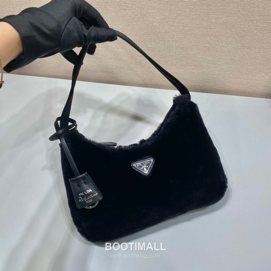Prada Goat Fur Hobo Bag with Soft Texture and Zip Detail 프라다 고트 퍼 소프트 텍스처 지퍼 호보백 NE515 23cm 4
