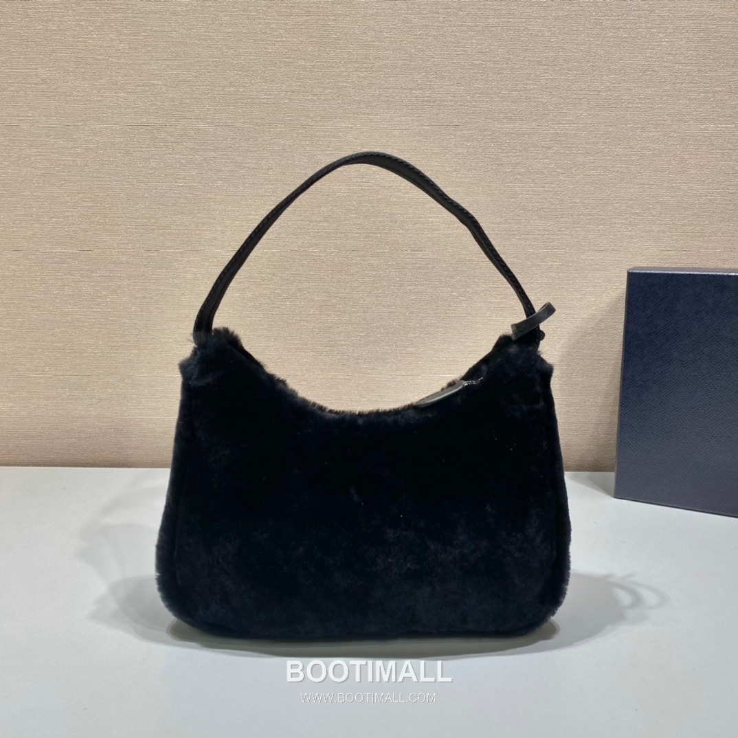 Prada Goat Fur Hobo Bag with Soft Texture and Zip Detail 프라다 고트 퍼 소프트 텍스처 지퍼 호보백 NE515 23cm 5