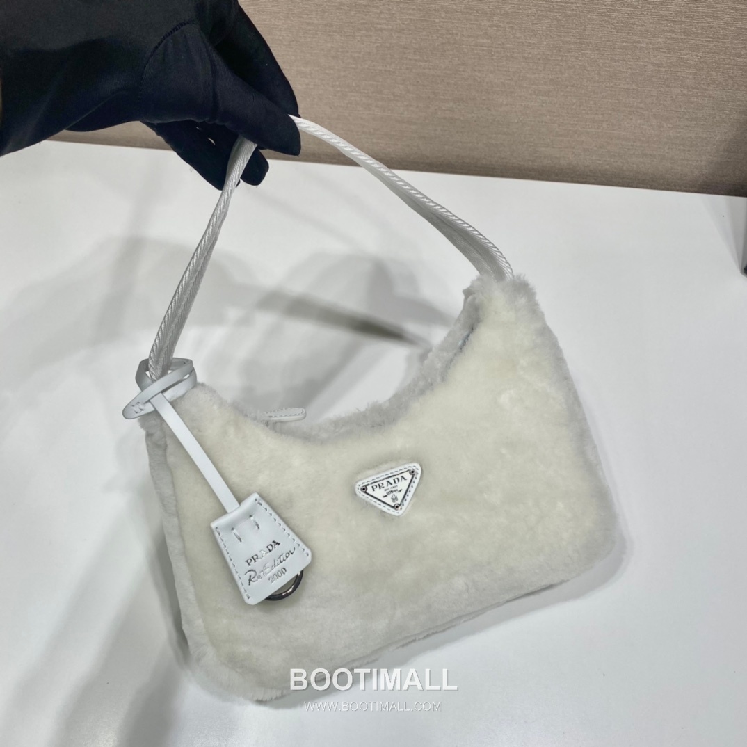 Prada Goat Fur Hobo Bag with Soft Texture and Zip Detail 프라다 고트 퍼 소프트 텍스처 지퍼 호보백 NE515 23cm 4