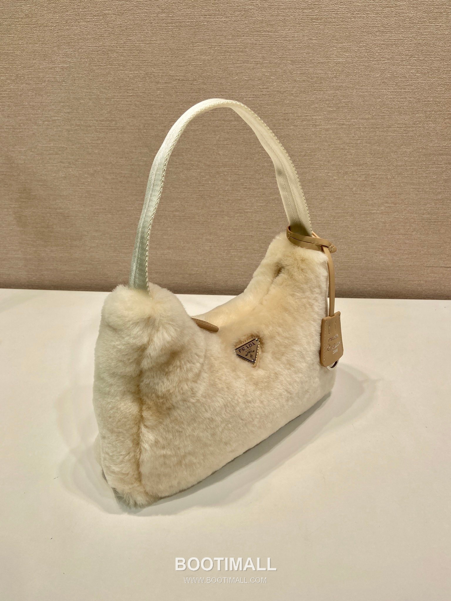 Prada Goat Fur Hobo Bag with Soft Texture and Zip Detail 프라다 고트 퍼 소프트 텍스처 지퍼 호보백 NE515 23cm 2