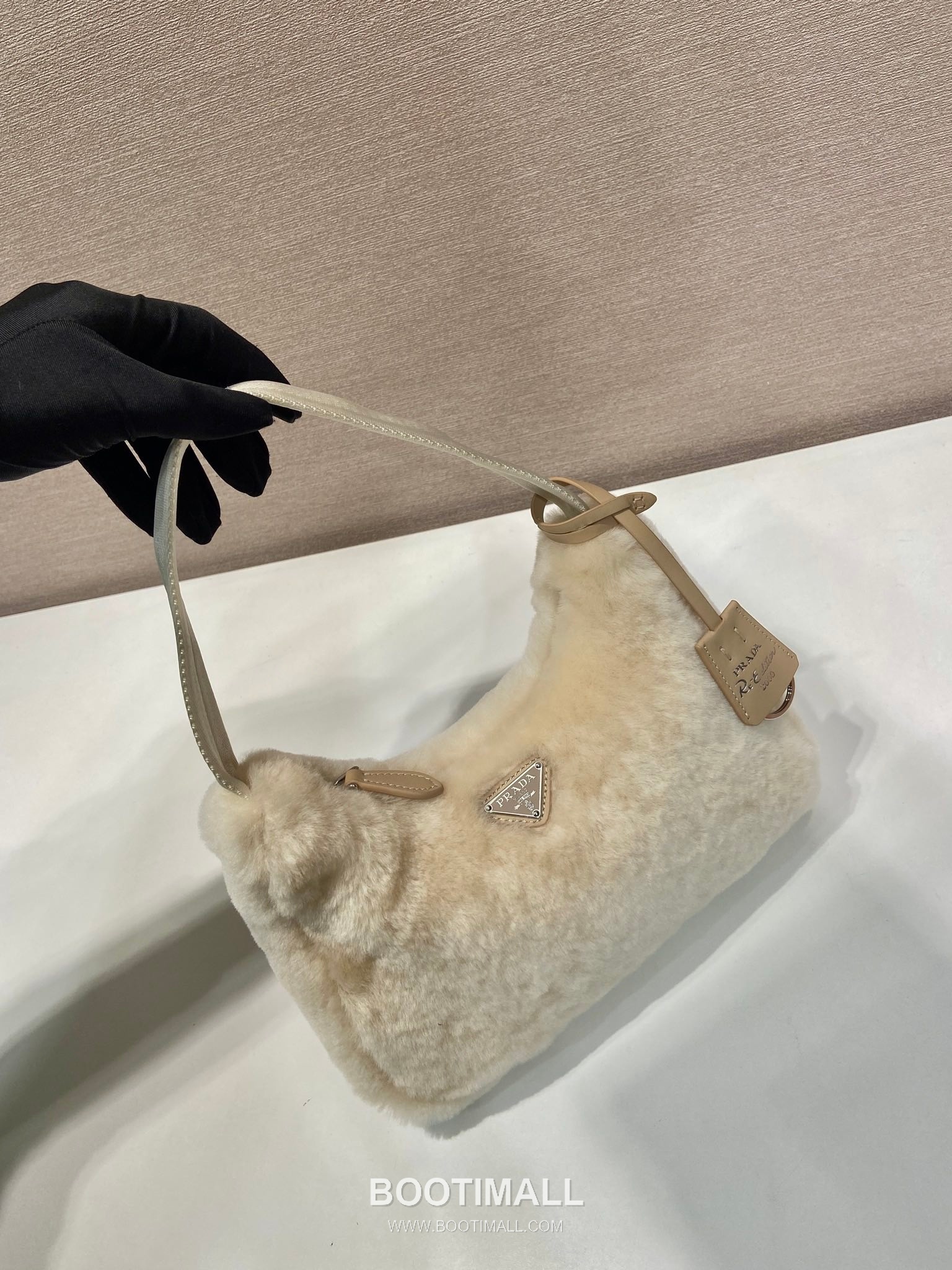 Prada Goat Fur Hobo Bag with Soft Texture and Zip Detail 프라다 고트 퍼 소프트 텍스처 지퍼 호보백 NE515 23cm 3