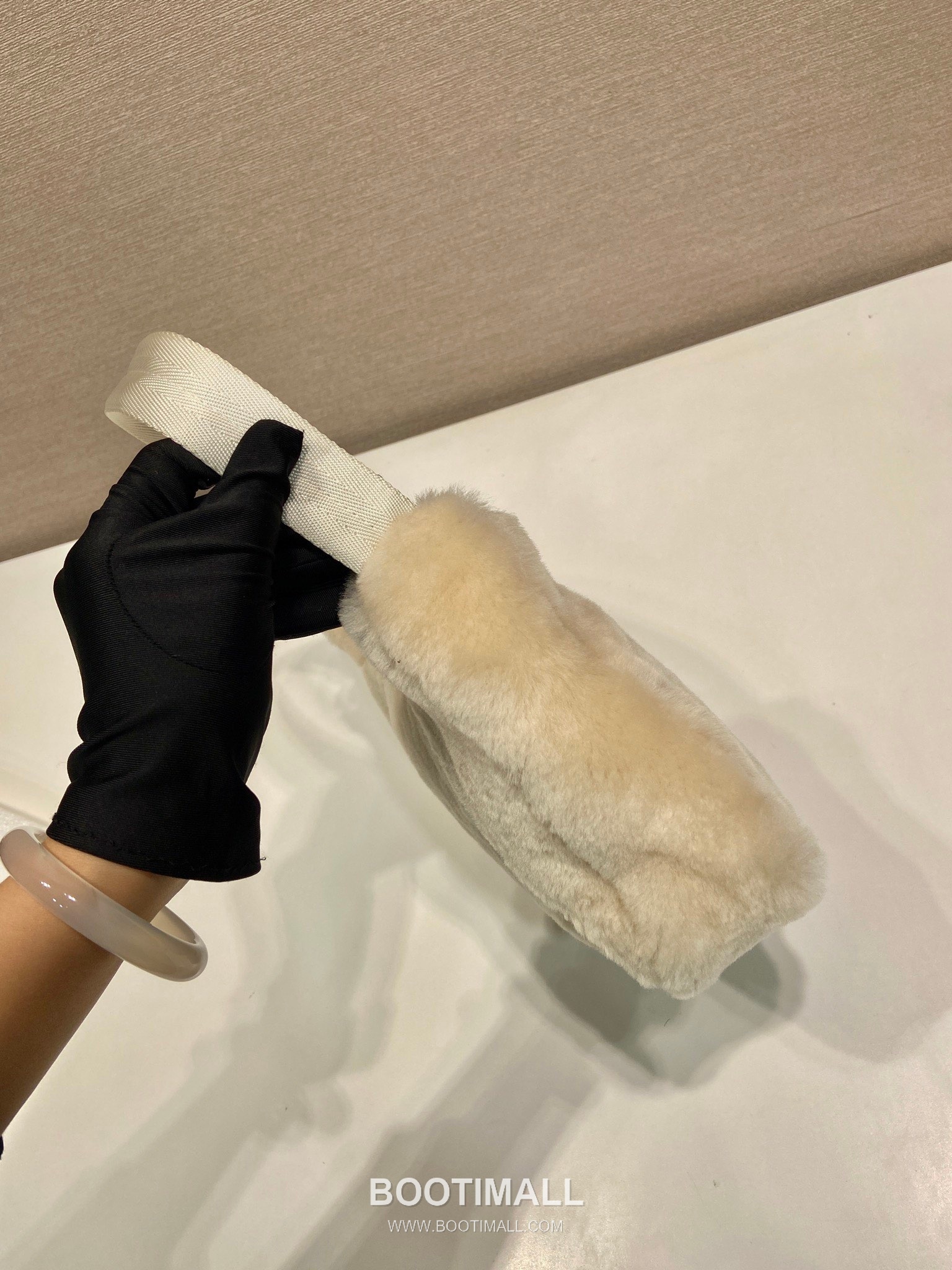 Prada Goat Fur Hobo Bag with Soft Texture and Zip Detail 프라다 고트 퍼 소프트 텍스처 지퍼 호보백 NE515 23cm 5