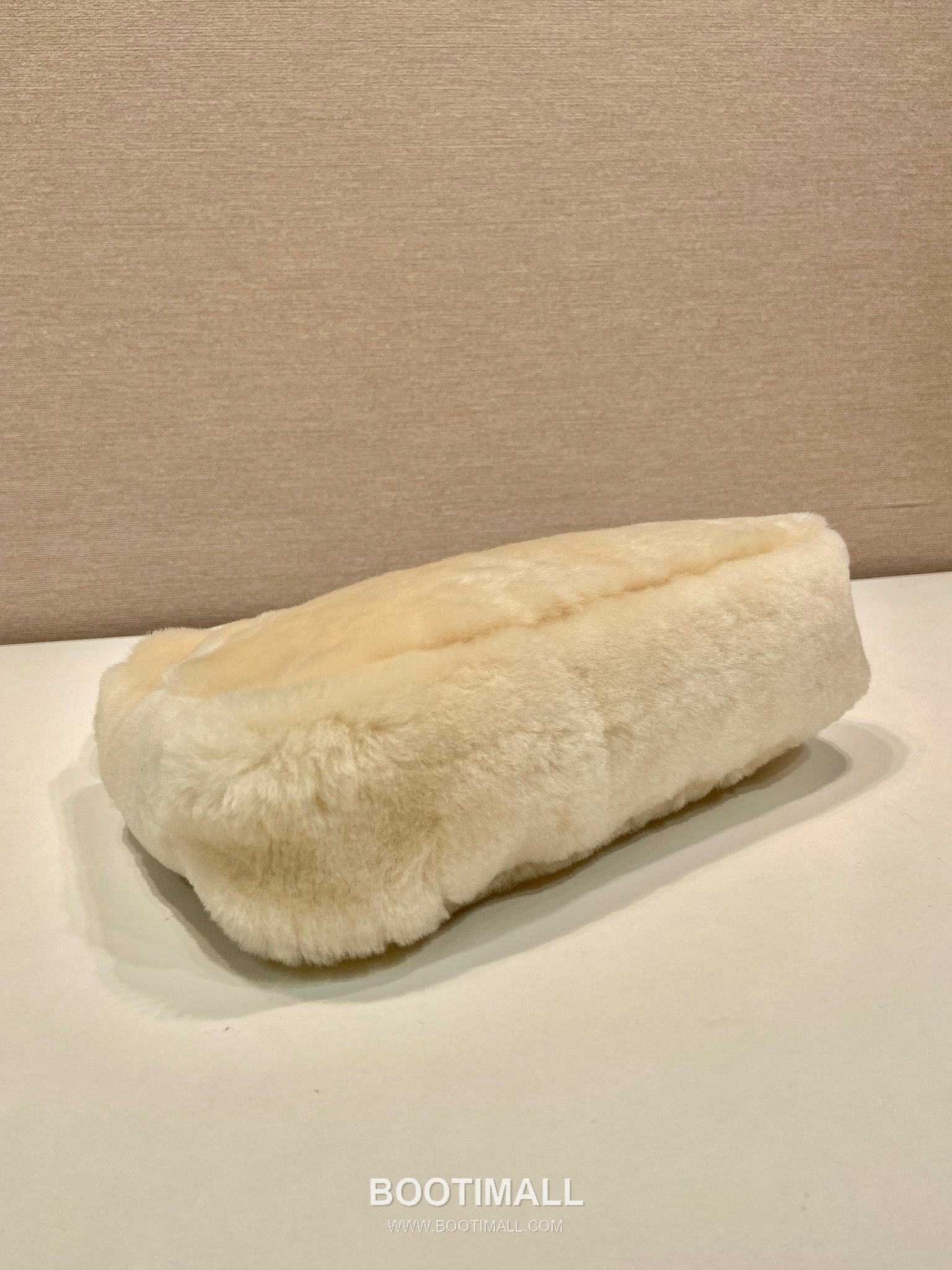 Prada Goat Fur Hobo Bag with Soft Texture and Zip Detail 프라다 고트 퍼 소프트 텍스처 지퍼 호보백 NE515 23cm 6