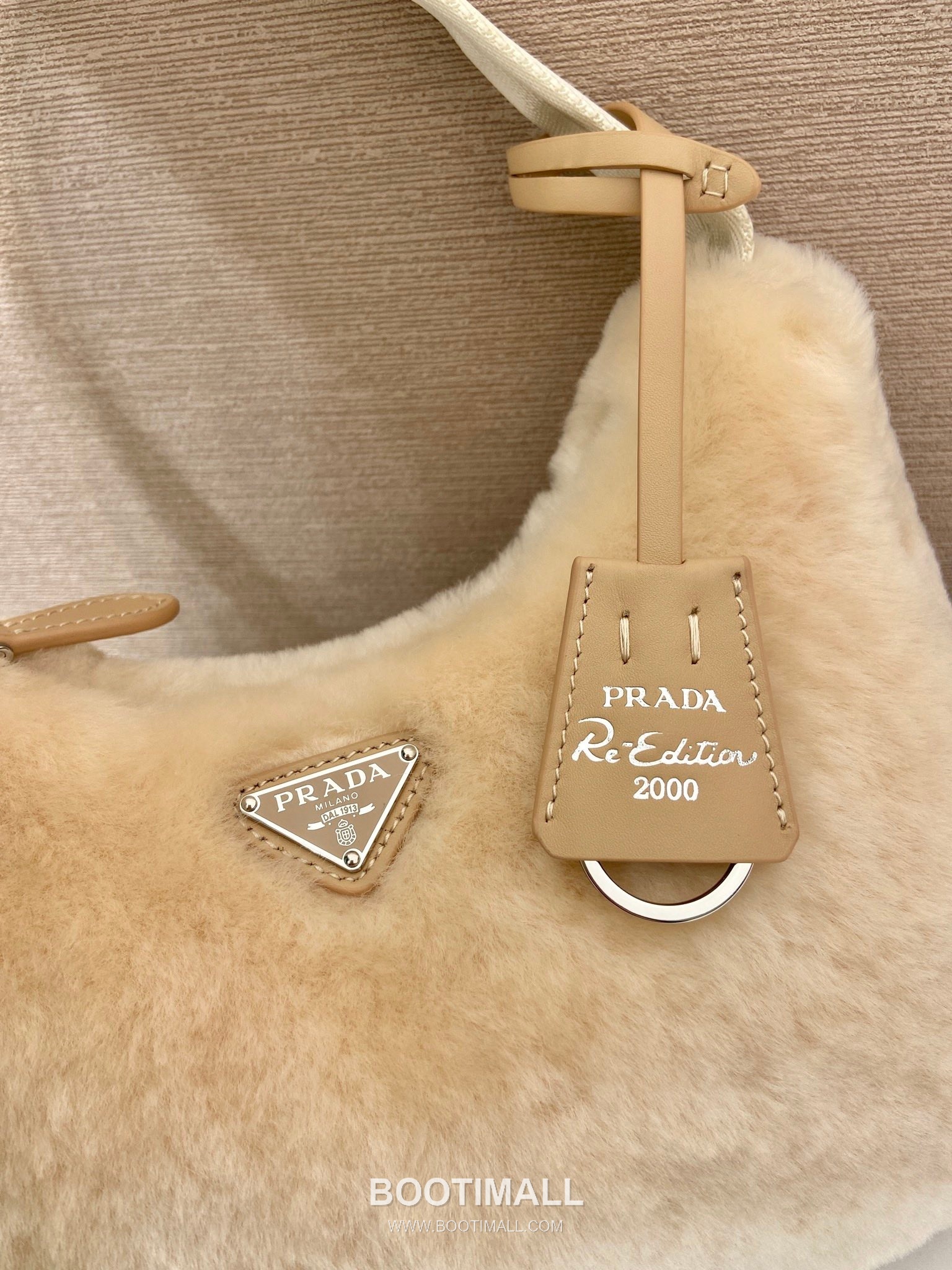 Prada Goat Fur Hobo Bag with Soft Texture and Zip Detail 프라다 고트 퍼 소프트 텍스처 지퍼 호보백 NE515 23cm 7