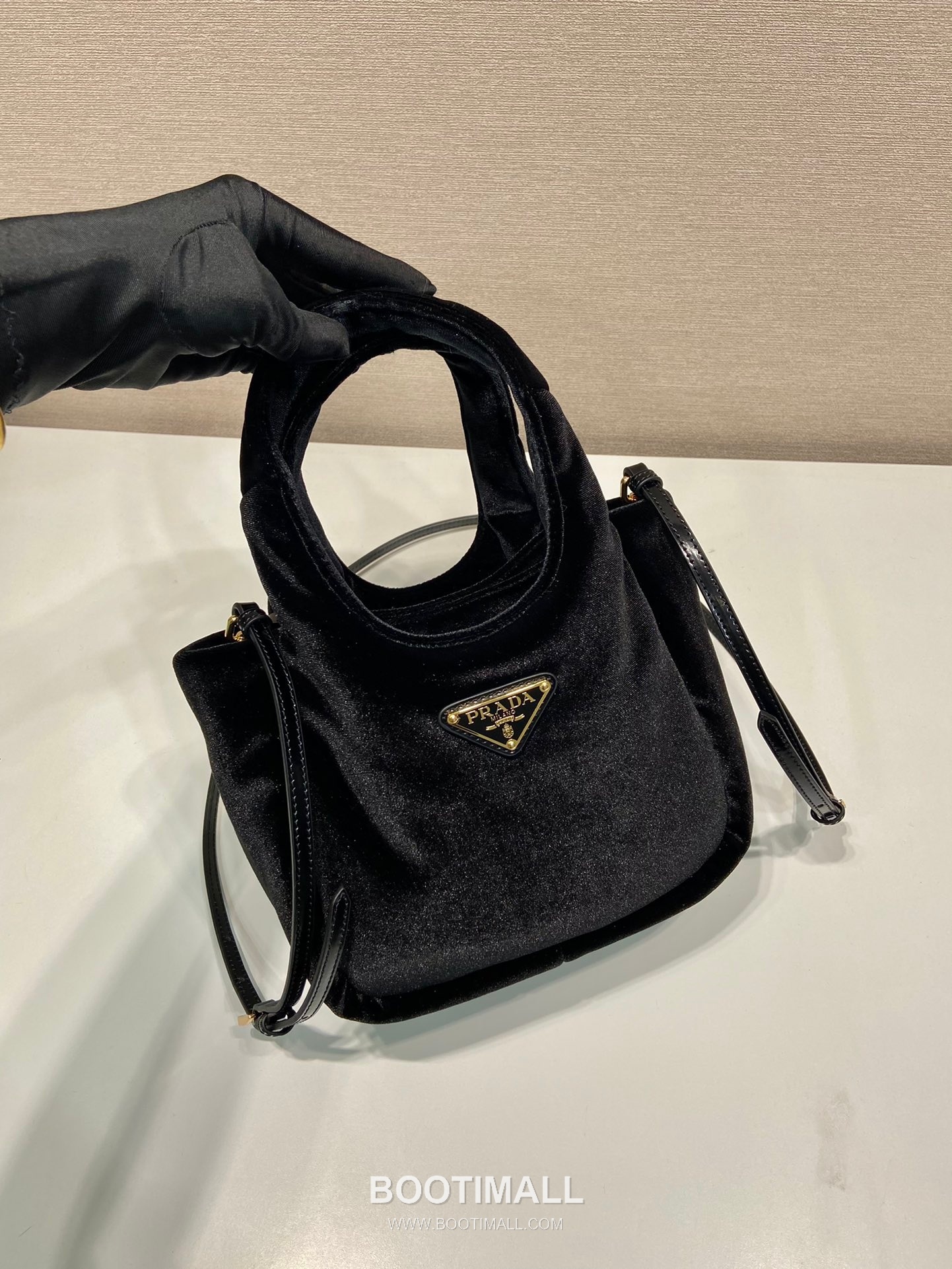 Prada Velvet Bucket Bag with Enamel Triangle Logo and Adjustable Strap 프라다 벨벳 트라이앵글 로고 스트랩 버킷백 1BA410 17cm 2