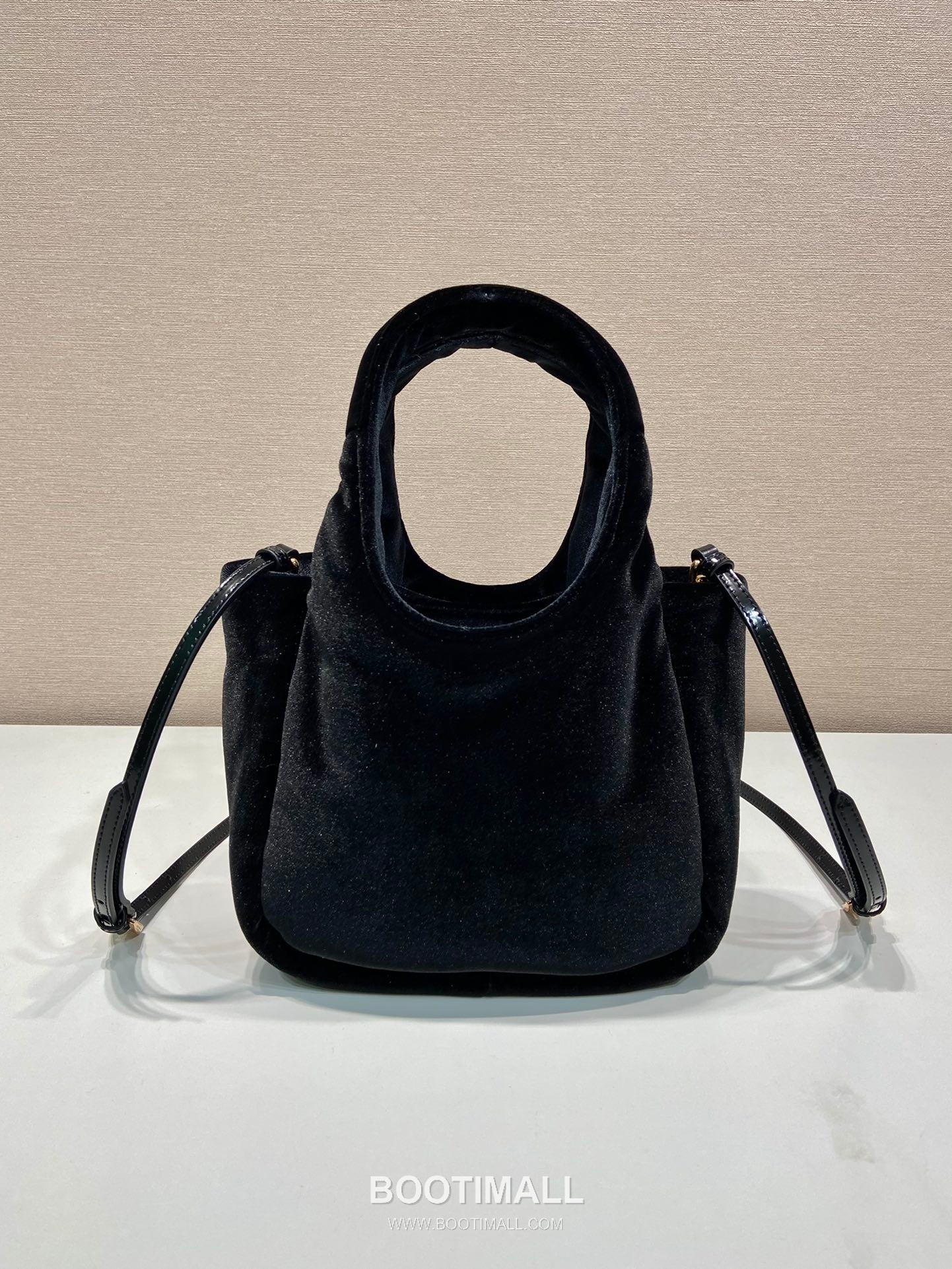 Prada Velvet Bucket Bag with Enamel Triangle Logo and Adjustable Strap 프라다 벨벳 트라이앵글 로고 스트랩 버킷백 1BA410 17cm 6