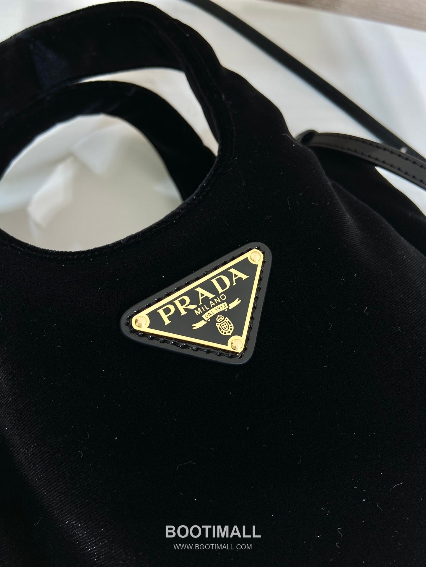 Prada Velvet Bucket Bag with Enamel Triangle Logo and Adjustable Strap 프라다 벨벳 트라이앵글 로고 스트랩 버킷백 1BA410 17cm 8