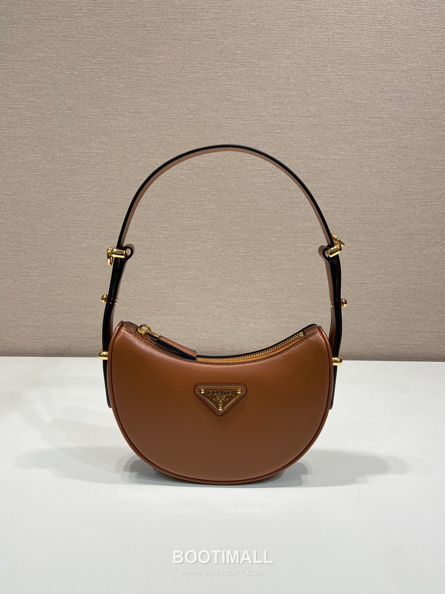 Prada Calfskin Leather Moon Shoulder Bag with Dual Strap and Curved Design 프라다 카프스킨 가죽 듀얼 스트랩 문 숄더백 1BC199 18cm 1