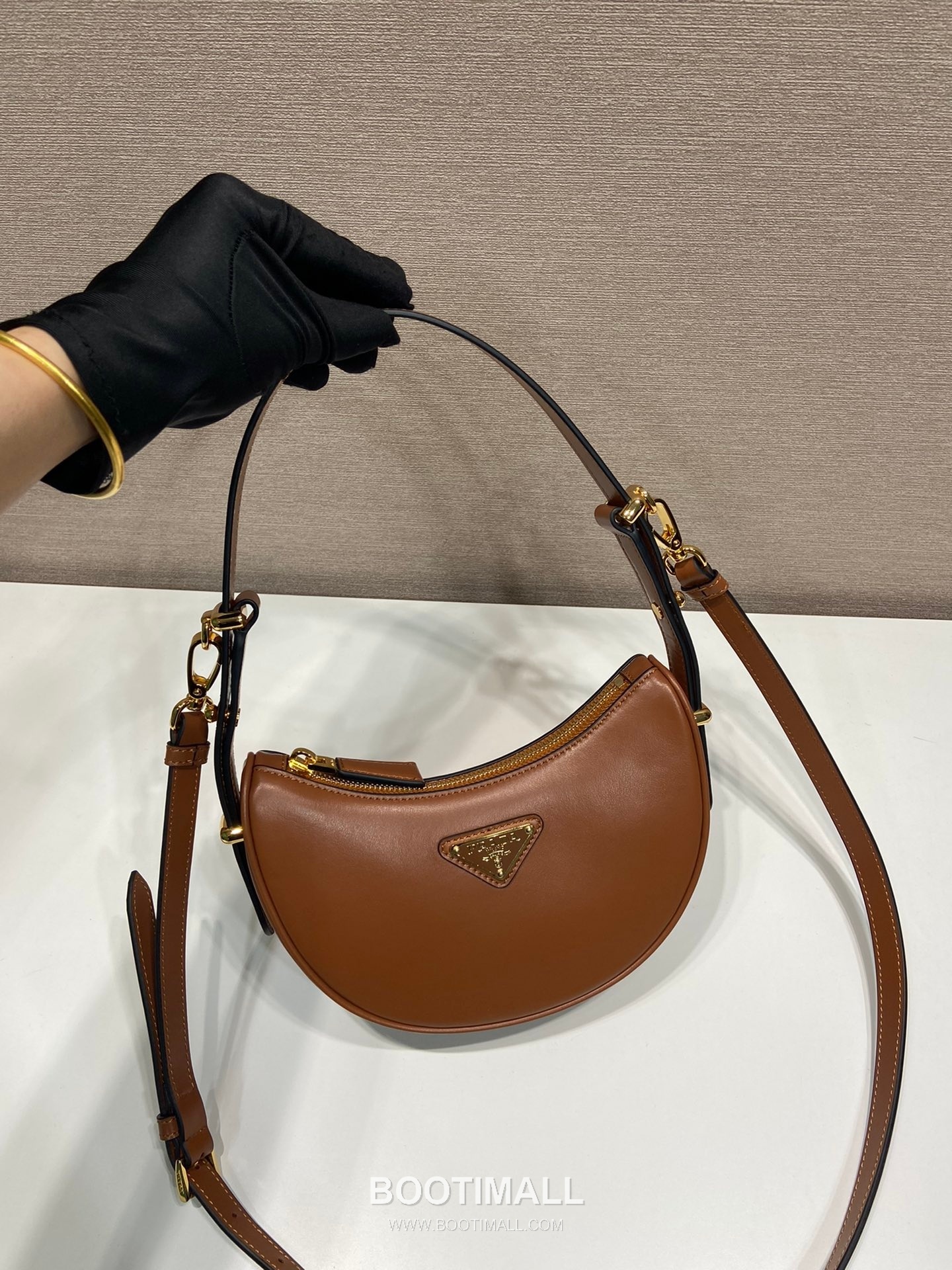 Prada Calfskin Leather Moon Shoulder Bag with Dual Strap and Curved Design 프라다 카프스킨 가죽 듀얼 스트랩 문 숄더백 1BC199 18cm 2