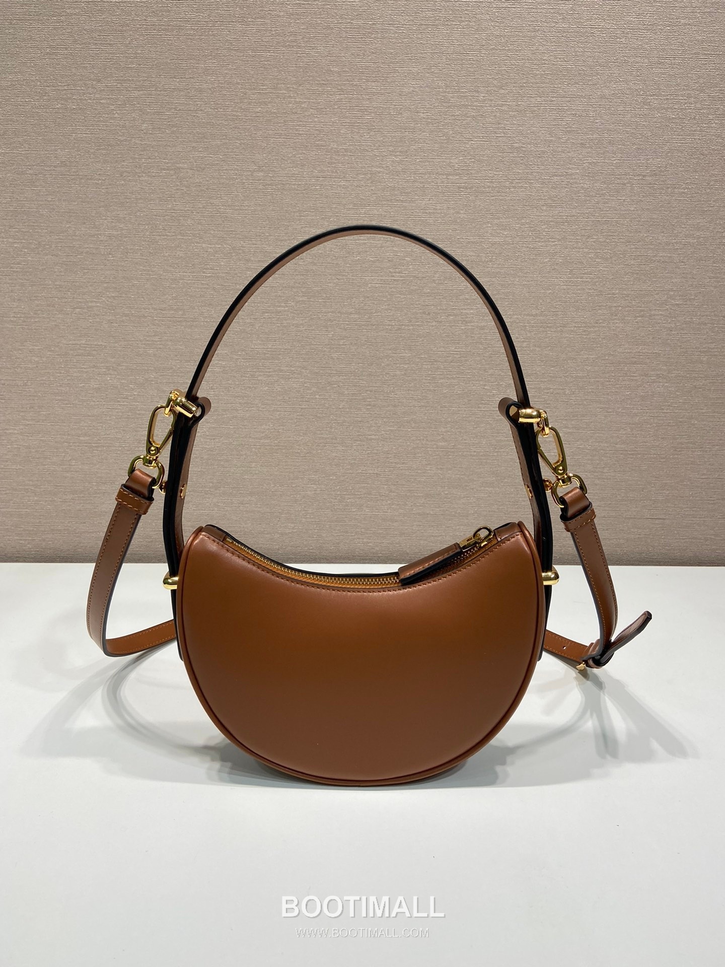 Prada Calfskin Leather Moon Shoulder Bag with Dual Strap and Curved Design 프라다 카프스킨 가죽 듀얼 스트랩 문 숄더백 1BC199 18cm 4