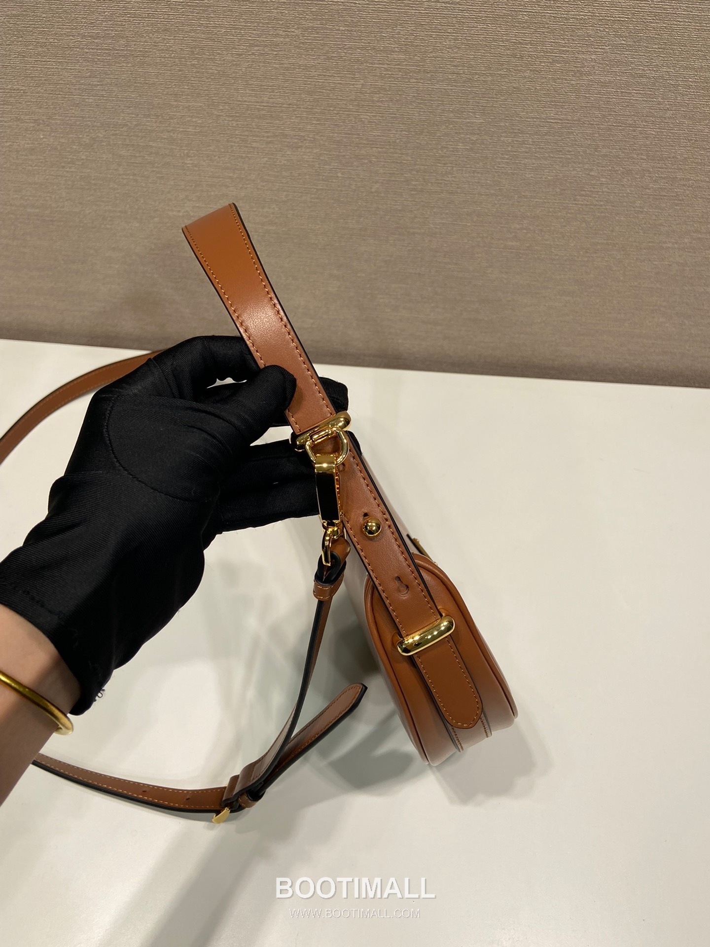 Prada Calfskin Leather Moon Shoulder Bag with Dual Strap and Curved Design 프라다 카프스킨 가죽 듀얼 스트랩 문 숄더백 1BC199 18cm 5