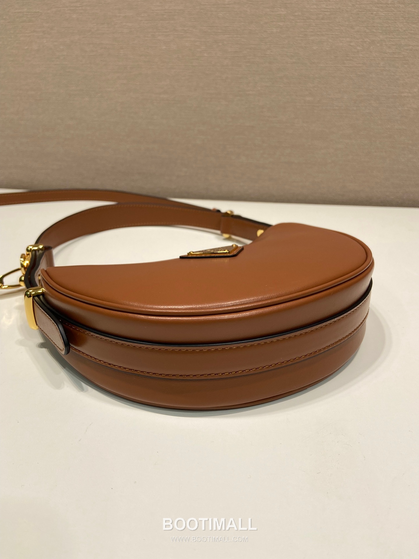 Prada Calfskin Leather Moon Shoulder Bag with Dual Strap and Curved Design 프라다 카프스킨 가죽 듀얼 스트랩 문 숄더백 1BC199 18cm 6