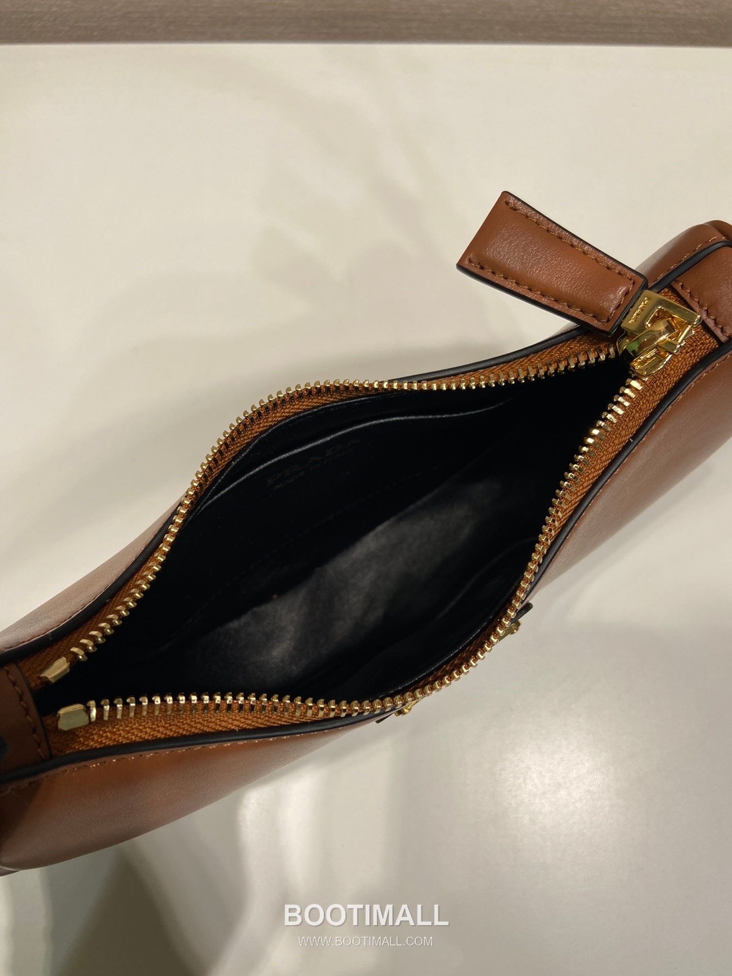 Prada Calfskin Leather Moon Shoulder Bag with Dual Strap and Curved Design 프라다 카프스킨 가죽 듀얼 스트랩 문 숄더백 1BC199 18cm 8