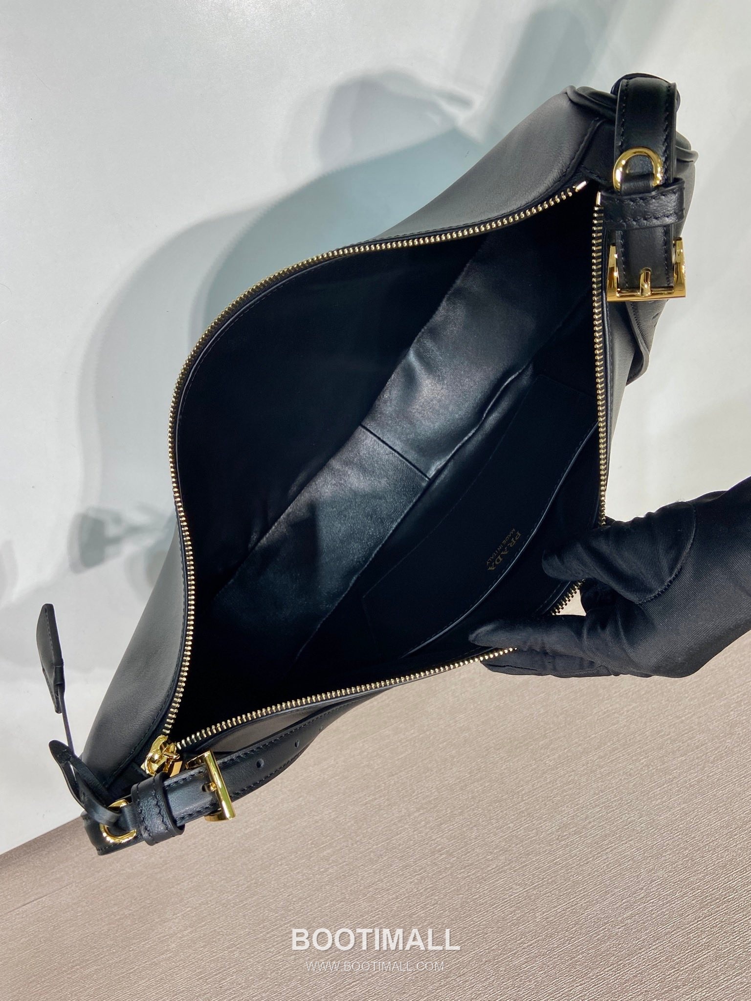 Prada Calfskin Leather Crescent Hobo Bag with Adjustable Strap and Curved Design 프라다 카프스킨 가죽 크레센트 스트랩 호보백 1BC255 42cm 8