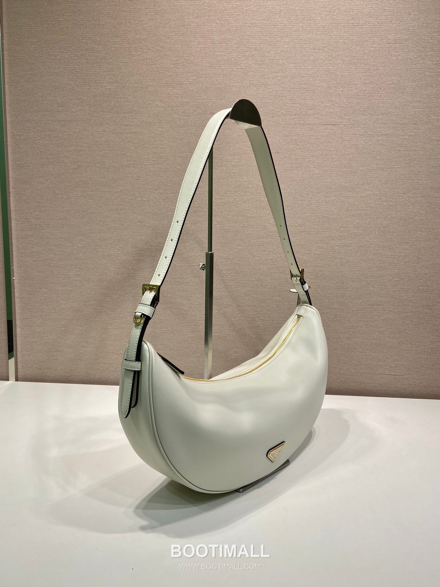 Prada Calfskin Leather Crescent Hobo Bag with Adjustable Strap and Curved Design 프라다 카프스킨 가죽 크레센트 스트랩 호보백 1BC255 42cm 2