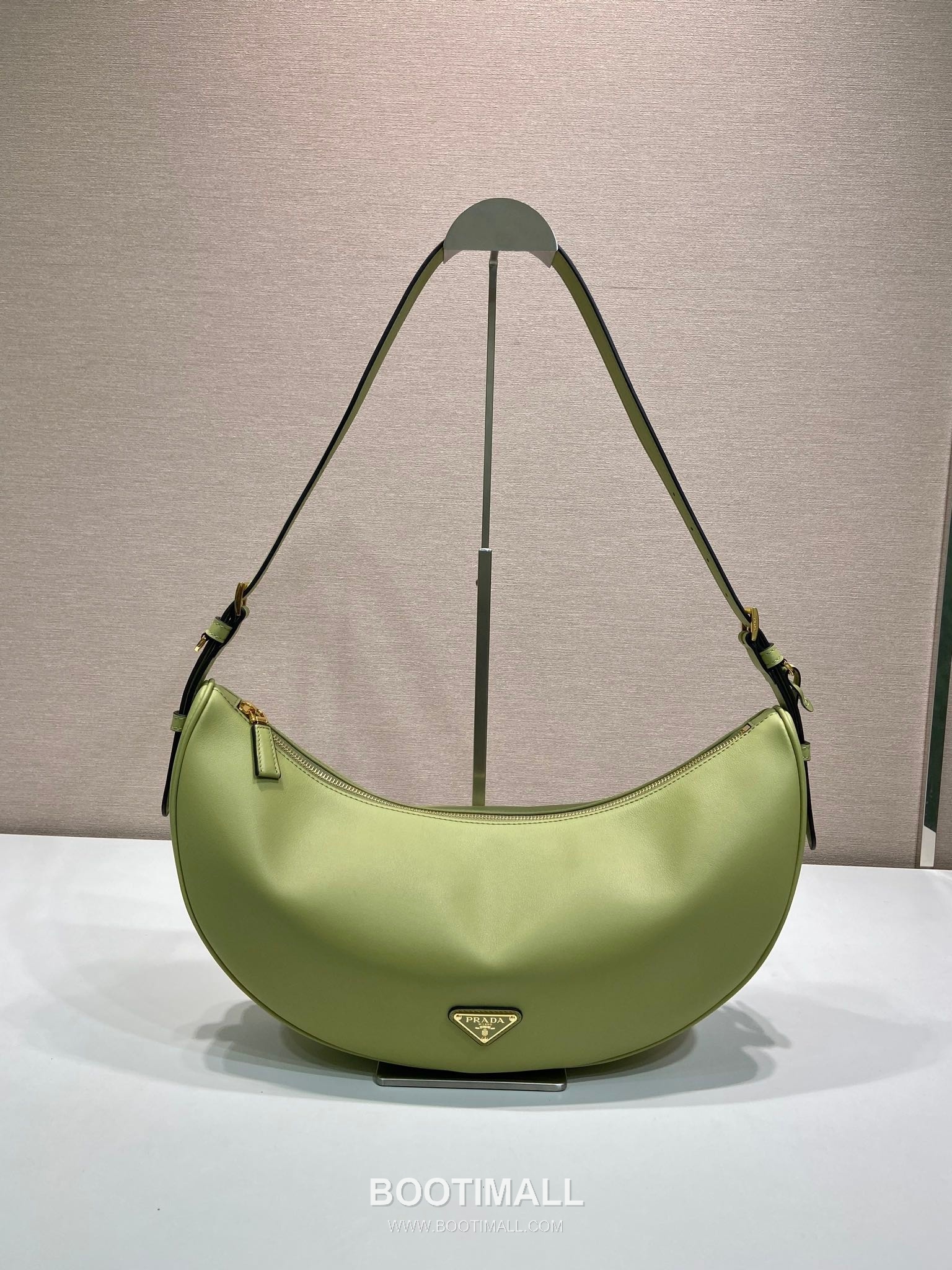 Prada Calfskin Leather Crescent Hobo Bag with Adjustable Strap and Curved Design 프라다 카프스킨 가죽 크레센트 스트랩 호보백 1BC255 42cm 1
