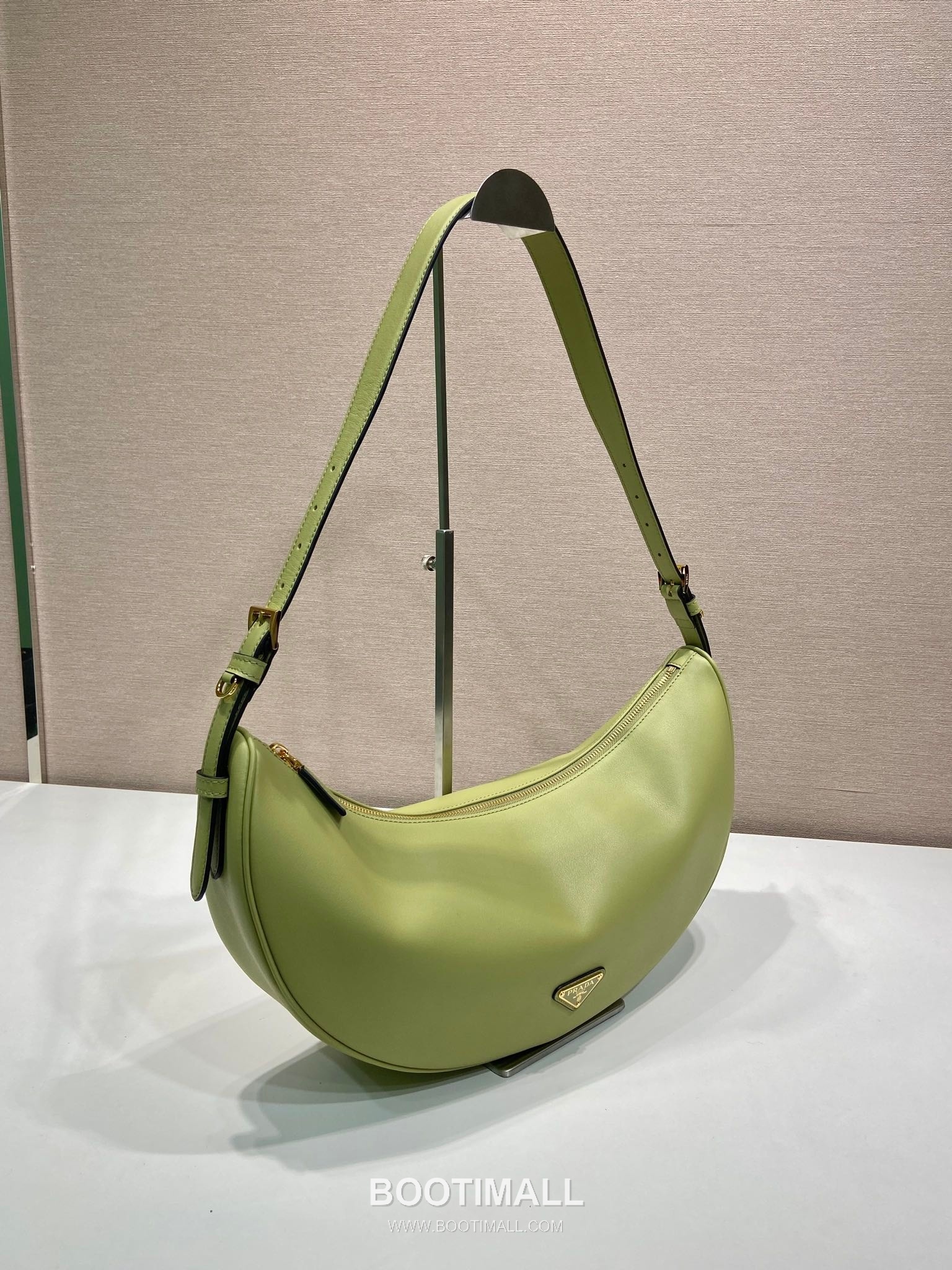 Prada Calfskin Leather Crescent Hobo Bag with Adjustable Strap and Curved Design 프라다 카프스킨 가죽 크레센트 스트랩 호보백 1BC255 42cm 2