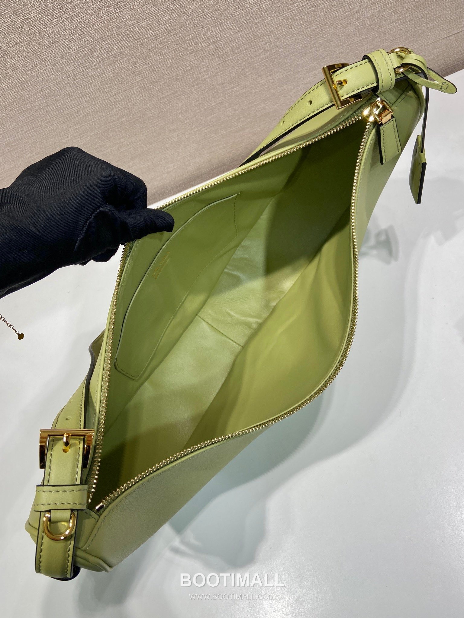 Prada Calfskin Leather Crescent Hobo Bag with Adjustable Strap and Curved Design 프라다 카프스킨 가죽 크레센트 스트랩 호보백 1BC255 42cm 8